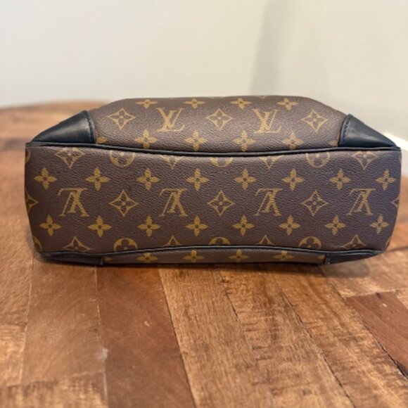 Like New Luois Vuitton Odeon PM / comes with box dust bag and original recept - Picture 5 of 16